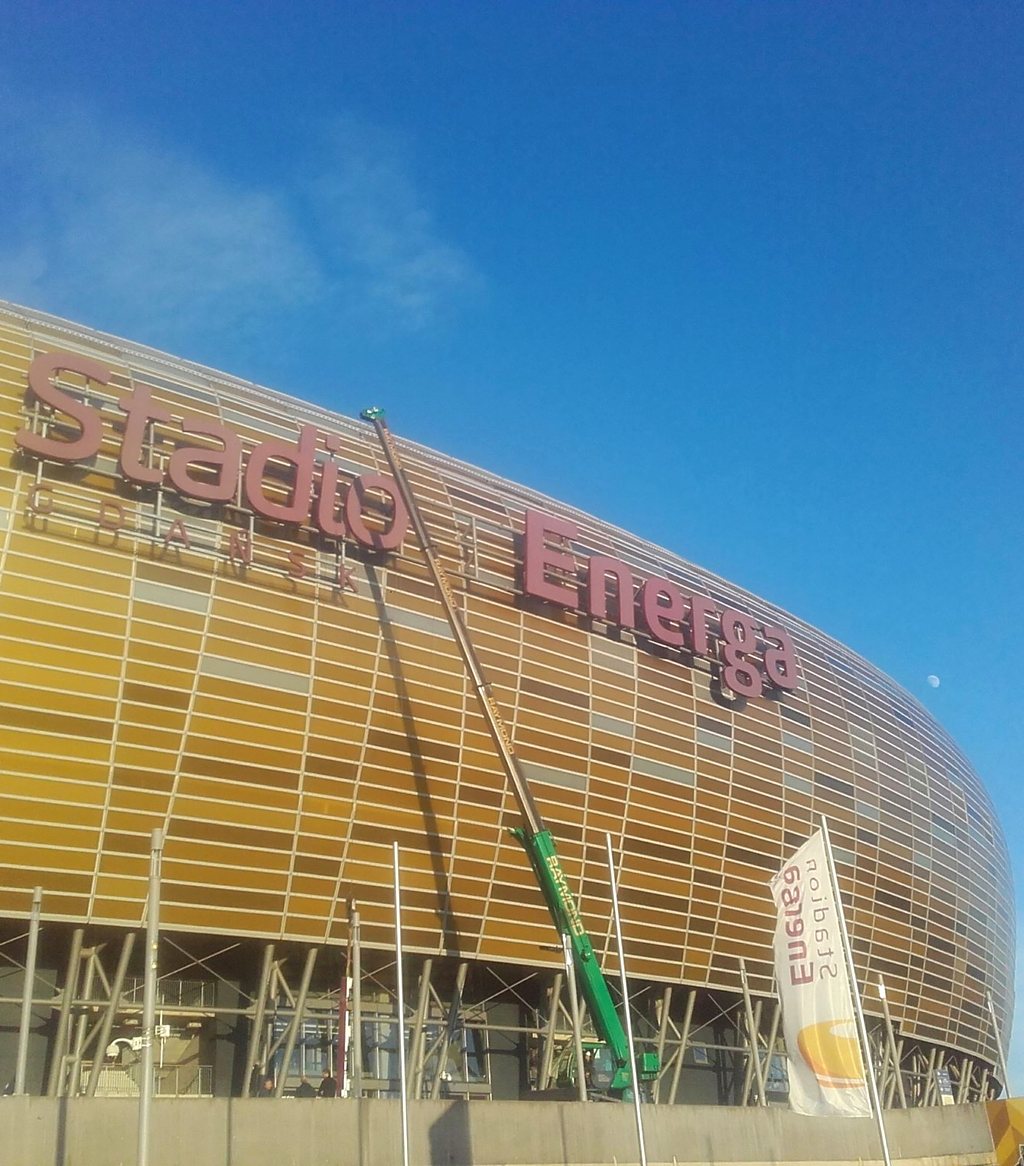 Prace na elewacji Stadionu Energa w Gdańsku