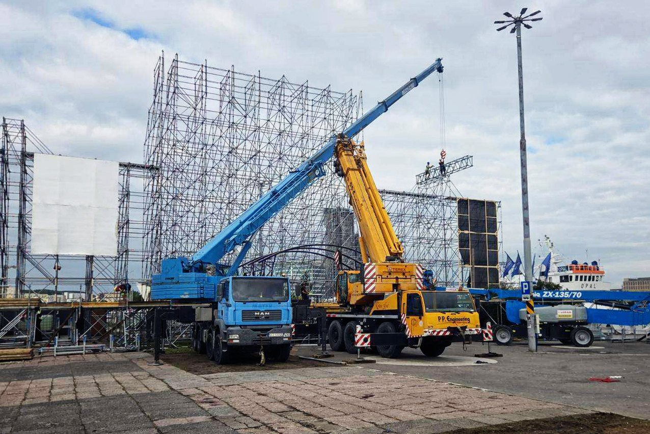 Budowa sceny plenerowej na nabrzeżu — zdjęcie 2